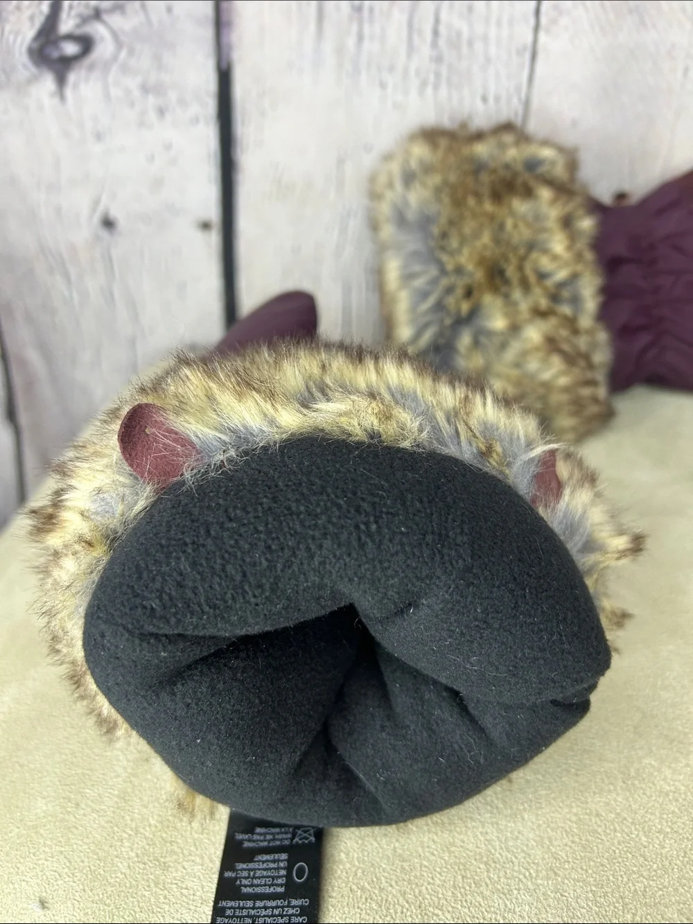 Oskar plum mittens/faux fur cuff women’s size M/L. Never worn
